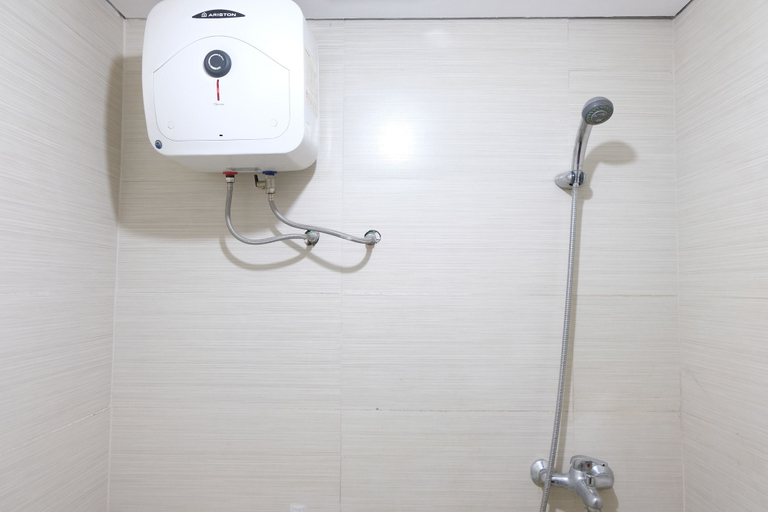 Bathroom 5, Spacious and Best Deal 1BR at Gateway Pasteur Apartment By Travelio, Bandung
