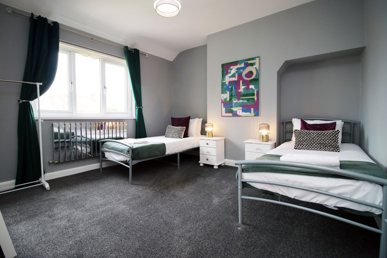 Bedroom 5, Carlton Grove by Tŷ SA, Newport