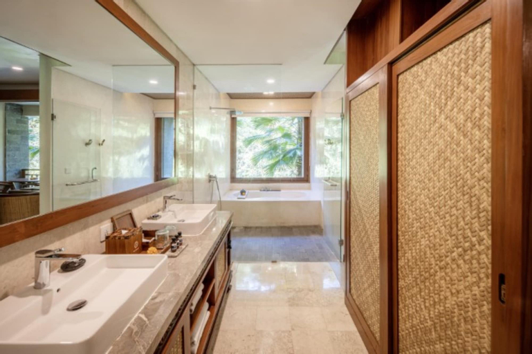 Bathroom 23