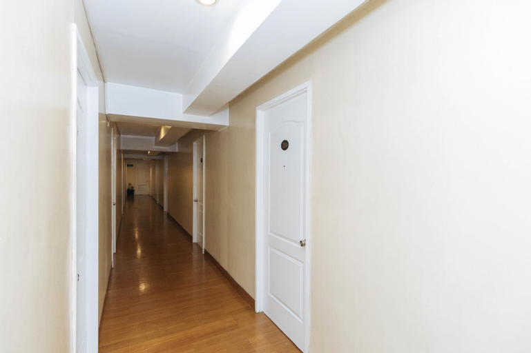 Others 4, RedDoorz @ Amorsolo Makati, Makati City