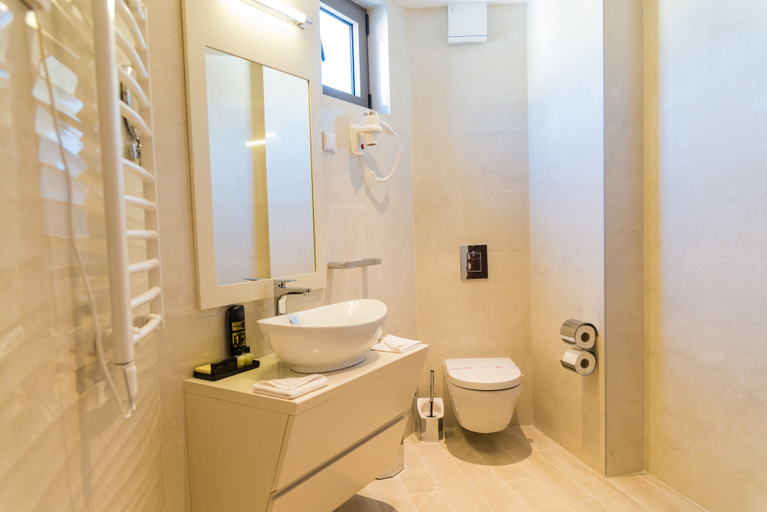 Bathroom 5, Hotel Kadmo by Aycon
