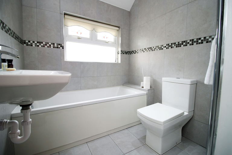 Bathroom, Carlton Grove by Tŷ SA, Newport