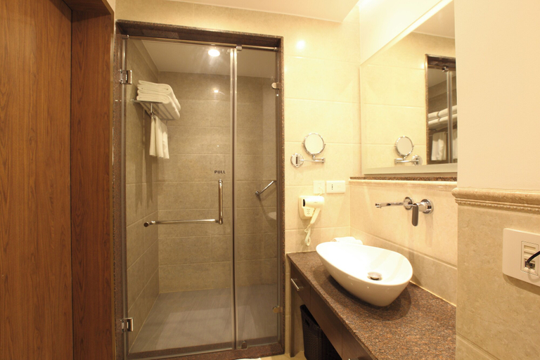 Bathroom 5, Distrikt 9, Palakkad
