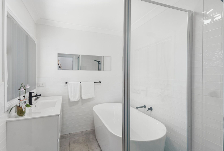 Bathroom 4, Ingenia Holidays Merry Beach, Shoalhaven - Pt B