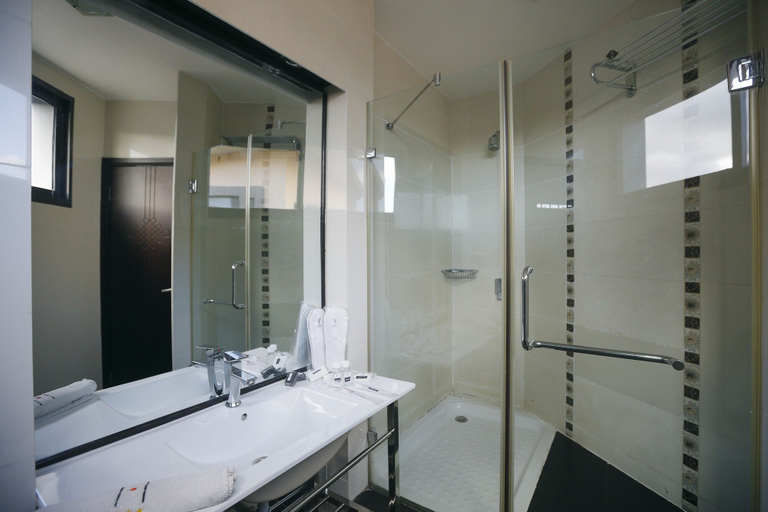 Bathroom 3, Central Hotel Tana, Analamanga