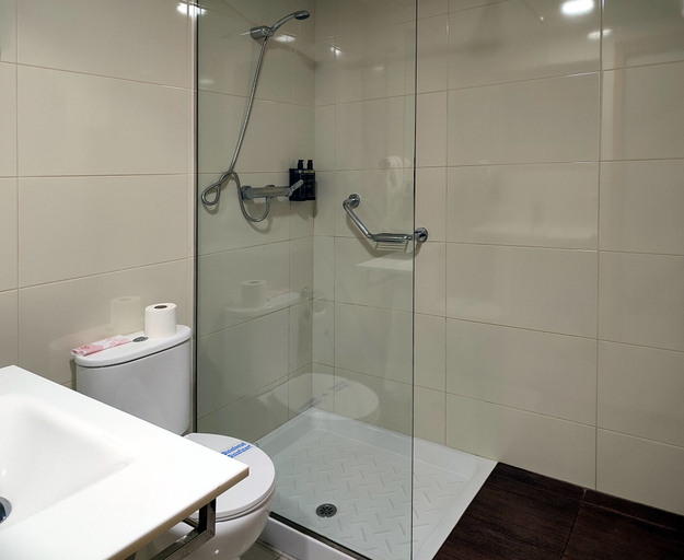 Bathroom 5, Hotel Porto, Valencia