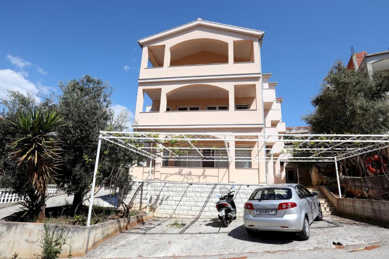 Others 4, Immaculate 2-bed Apartment in Okrug Gornji, Okrug
