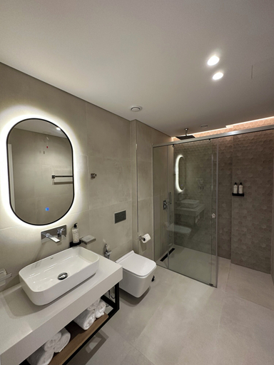 Bathroom 3, Hotel Colosseum, Sarandës