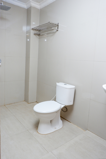 Bathroom 16
