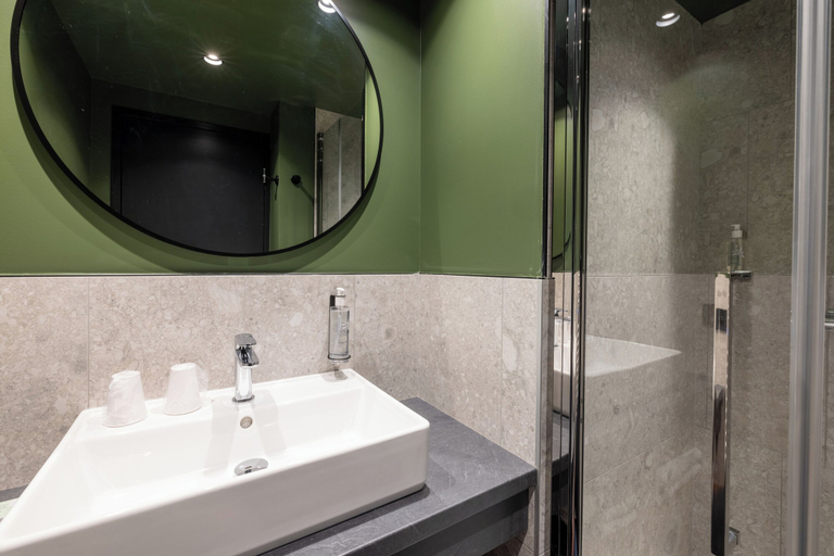 Bathroom 5, Miura, Savoie