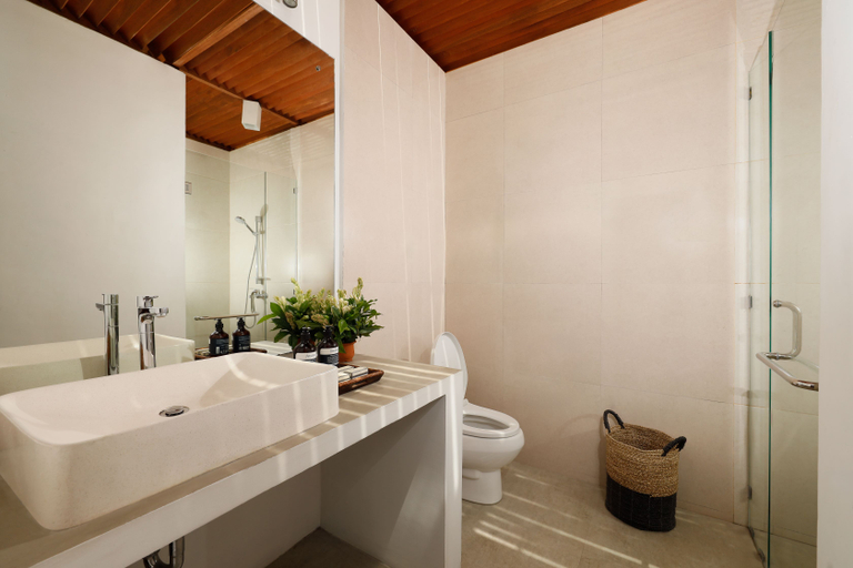 Bathroom 4, Omegia Canggu by Nakula, Badung