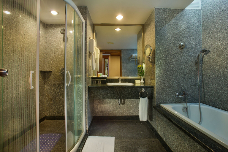 Bathroom 5, Halong Plaza Hotel, Hạ Long