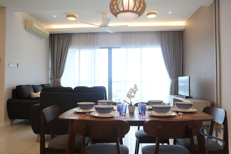 Dining Room 10
