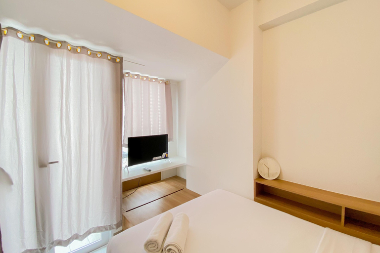 Bedroom 4, Warm and Simply Look Studio Apartment at Tokyo Riverside PIK 2 By Travelio, Tangerang