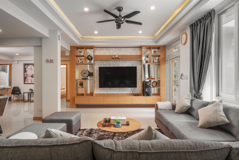 Others 5, Gala Pavilion, Pattaya