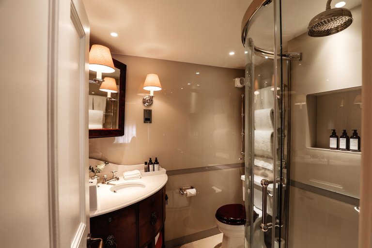 Bathroom 3, Henry's Townhouse, London