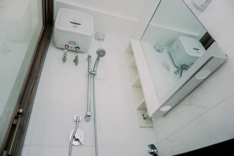 Bathroom 2, Cozy And Best Choice Studio Sky House Bsd Apartment, South Tangerang