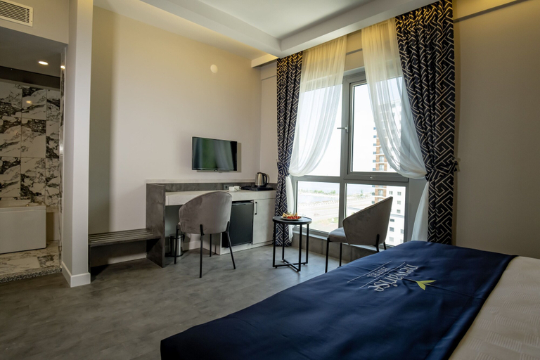 Bedroom 5, Newarise Hotel, Merkez