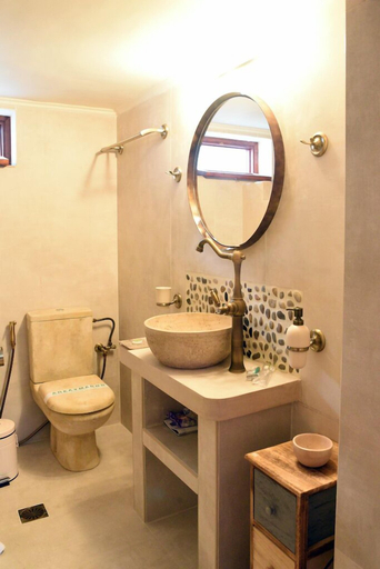 Bathroom, DIONH, Crete