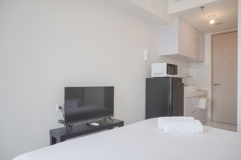 Bedroom 2, Tranquil Stay Studio with Sea View at Tokyo Riverside PIK 2 Apartment By Travelio, Tangerang