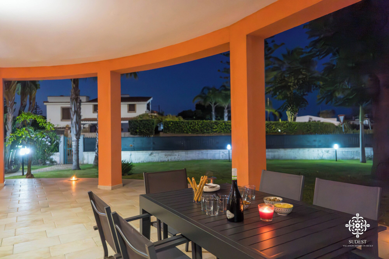 Food & Drinks 4, Villa Seaside - Dimora con jacuzzi a 200mt dal mare, Syracuse