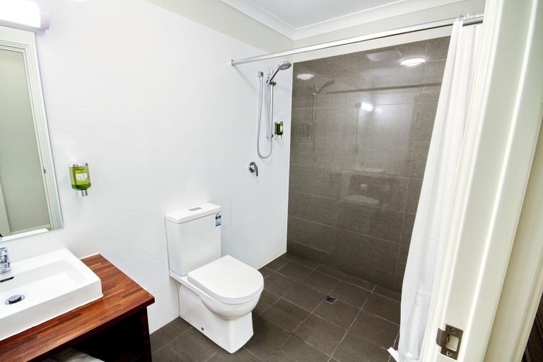Bathroom 4, Gallery Hotel, Cockburn