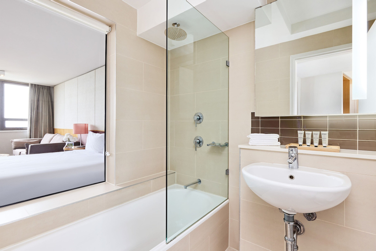 Bathroom 14