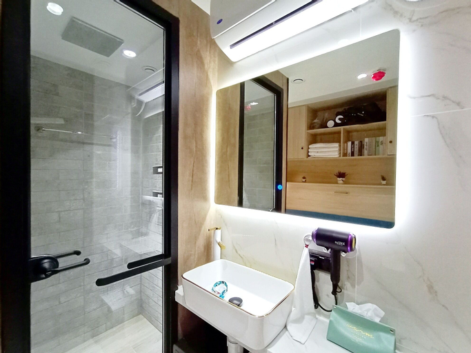 Bathroom 16