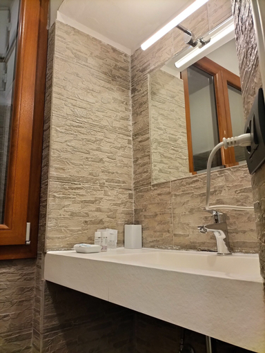 Bathroom 5, Hotel Camilla Guelfa, Florence