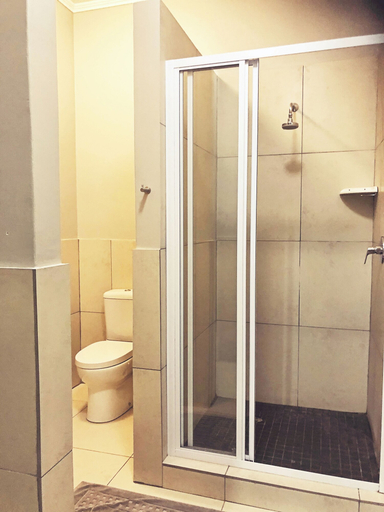 Bathroom 4, Be Still Accommodation, Swakopmund