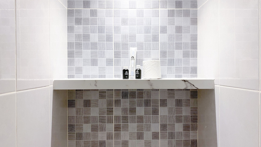 Bathroom 3, Homey Living Studio Room At Tokyo Riverside Pik 2 Apartment, Tangerang