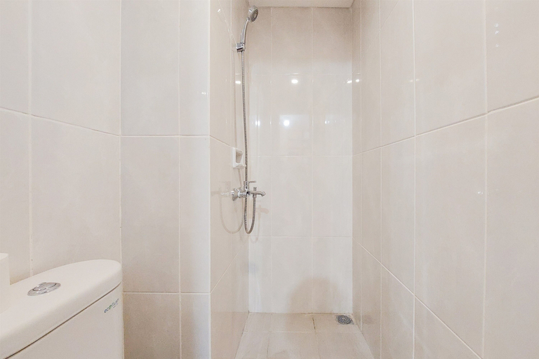 Bathroom 3, Simply Look And Warm 2Br At Serpong Garden Apartment, Tangerang