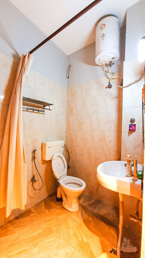 Bathroom 5, Hotel Rajyashree Palace, Varanasi