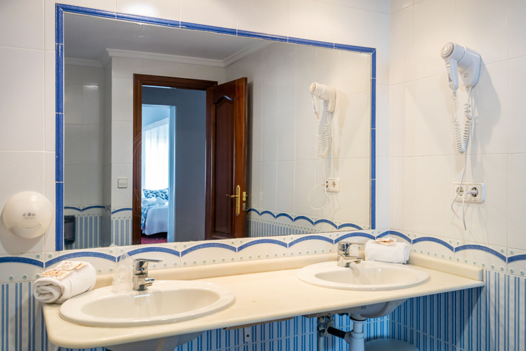 Bathroom 4, Hotel Beleret, Valencia