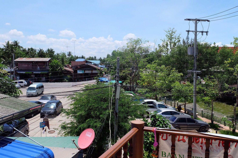 Exterior & Views 9