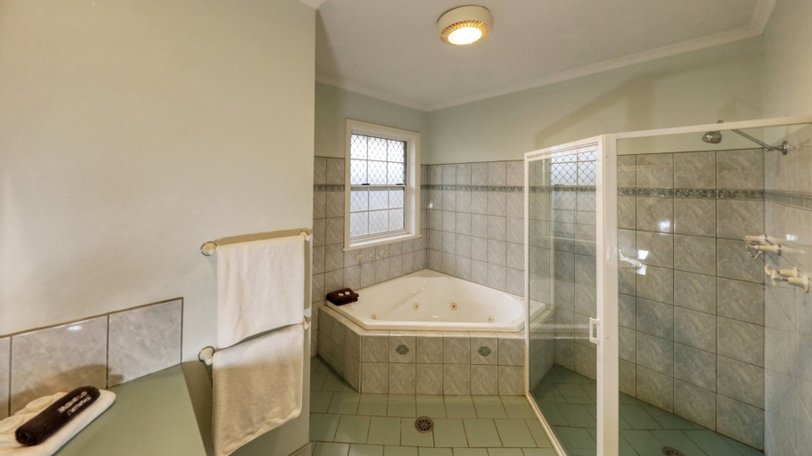 Bedroom 4, Charles Rasp Motor Inn & Cottages, Broken Hill