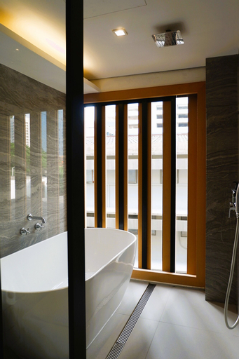 Bathroom 16