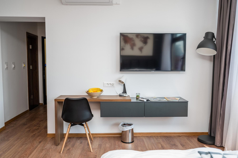 Room 5, Modern and Bright Duplex - Main Street, Sarajevo