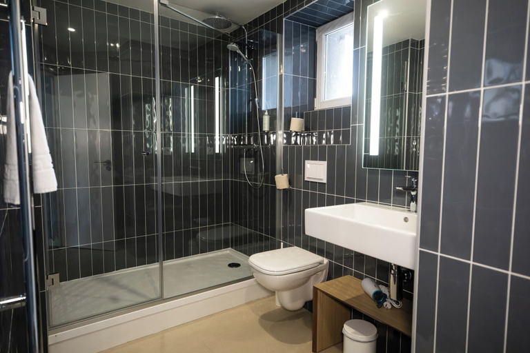 Bathroom 4, Hotel de la Baie, Finistère