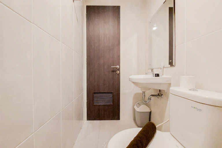 Bathroom 3, Warm And Cozy Living 2Br Serpong Garden Apartment, Tangerang