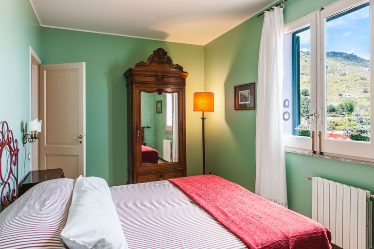 Bedroom 2, Casetta Amelia Apts by Wonderful Italy, Messina