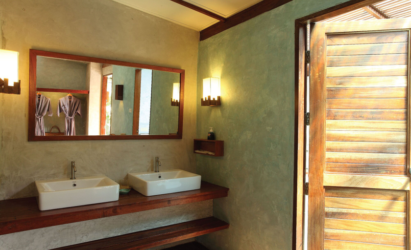 Bathroom 3, Tinkerbell Resort, K. Ko Kut
