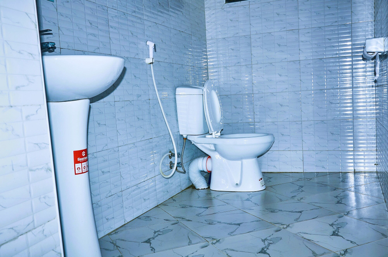 Bathroom 4, Safari Park House, Arusha Urban