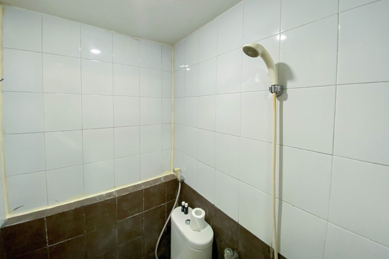 Bathroom 2, Great Choice And Comfy 2Br Green Pramuka City Apartment, Central Jakarta
