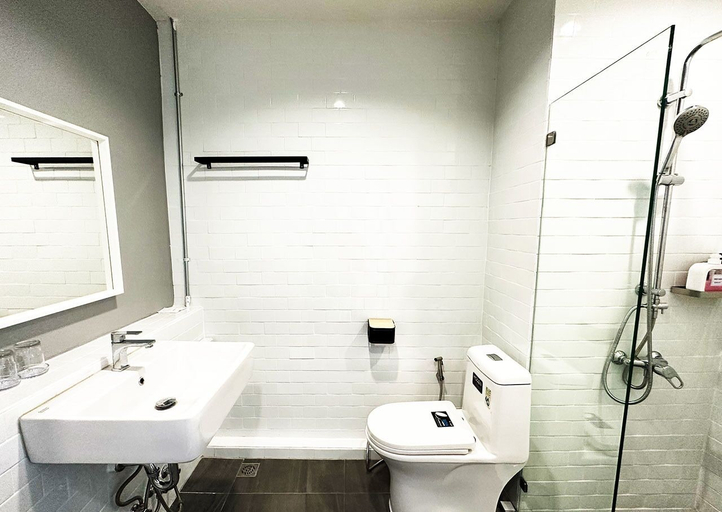 Bathroom 3, River Home, Khlong San
