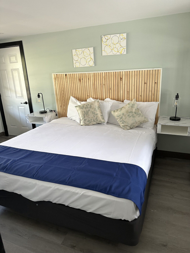 Bedroom 4, Harborside Suites, Barnstable