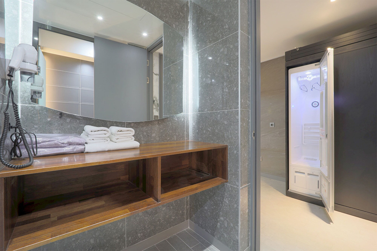 Bathroom 4, Busan Seomyeon YUNA Hotel Business, Busanjin