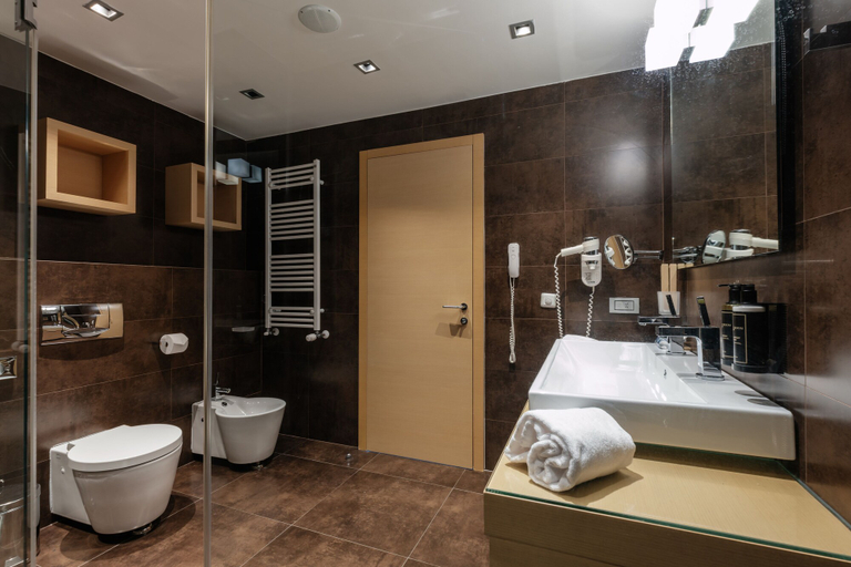Bathroom 5, Eurostars Queen of Montenegro