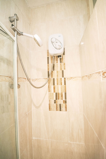 Bathroom 4, Wimbledon Holiday Lets, London