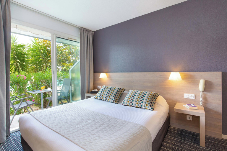 Bedroom 3, Best Western Plus Hotel La Marina, Var